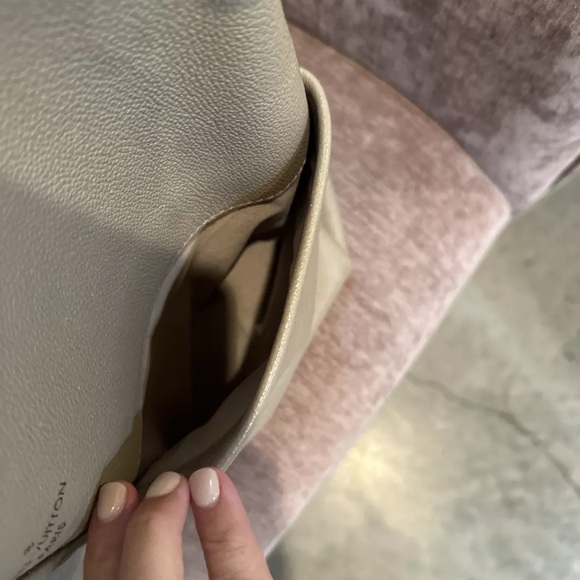 Louis Vuitton Maida Hobo in Turtledove - Picture 7 of 16
